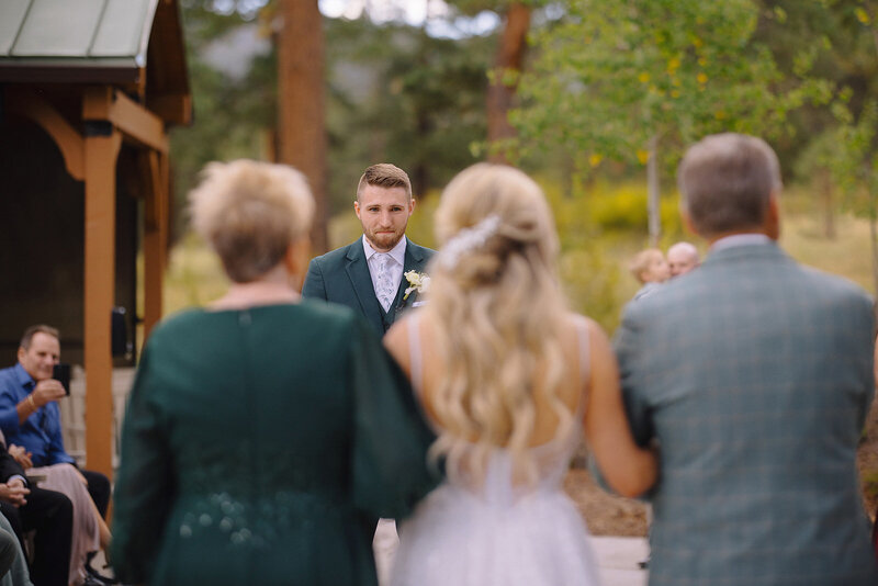 Estes Park Wedding Photographer Denver Wedding Venue Planner Della Terra Mountain Top Fall Colorful Wedding Liz Osban Photography Black Canyon Inn Wyoming Wedding Photographer Elopement Engagement 49
