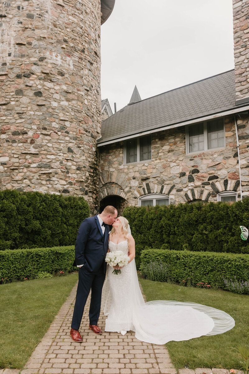 26-A&J - Wedding - Castle Farms - Michigan Wedding Photographer