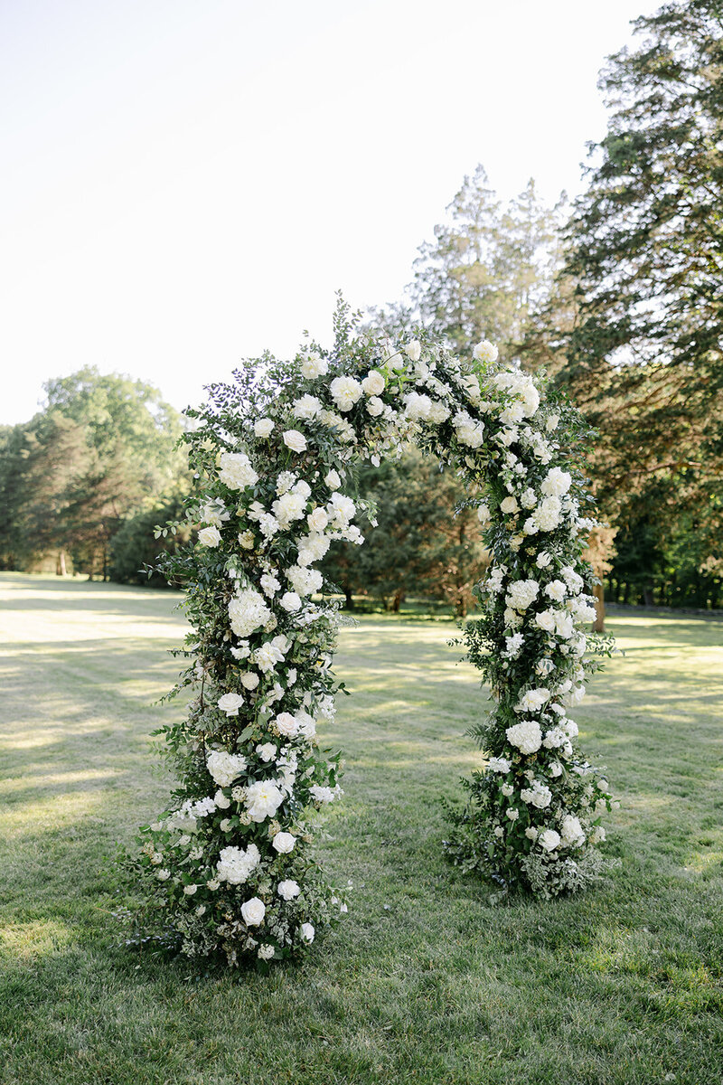 green-white-floral-arch-ct