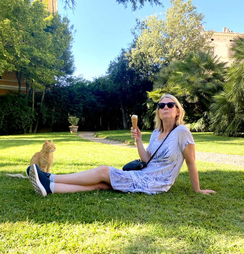 Laurie Harvey MNCH (Reg.) HPD DipCHyp MNLP Cognitive Hypnotherapist and Confidence Coach. How to boost confidence and Self-Esteem in Midlife Women - Your Next Step Forward