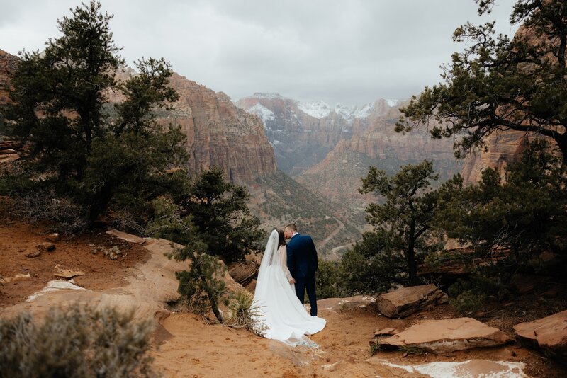 National park elopement in Utah with an experienced adventure photographer