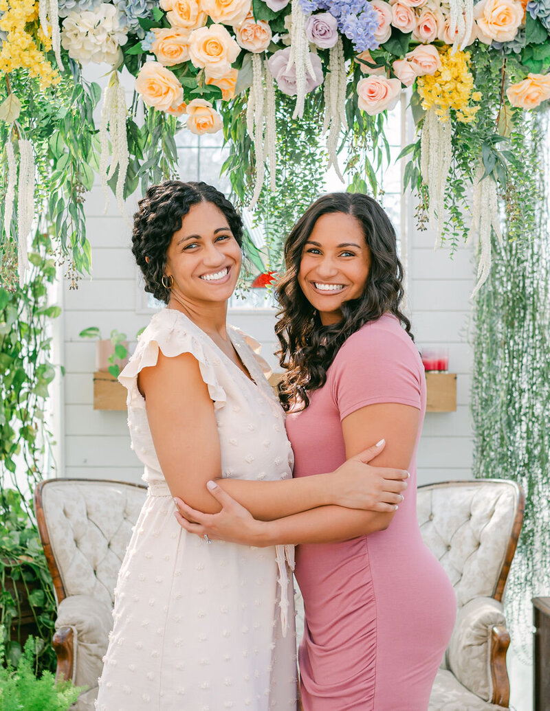11-Mothers-Day-Family-Greenhouse-Portrait-Sisters-Laughing