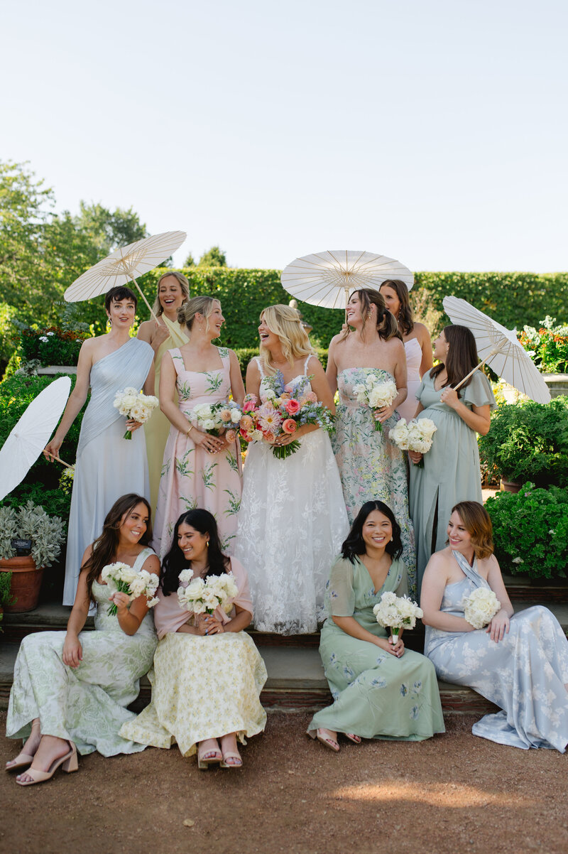 All the bridesmaids and bride gathered together for a group picture. 