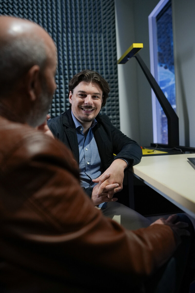 Portrait professionnel de Romain Cocogne pour Intel France – projet de communication visuelle signé Clap Maker.