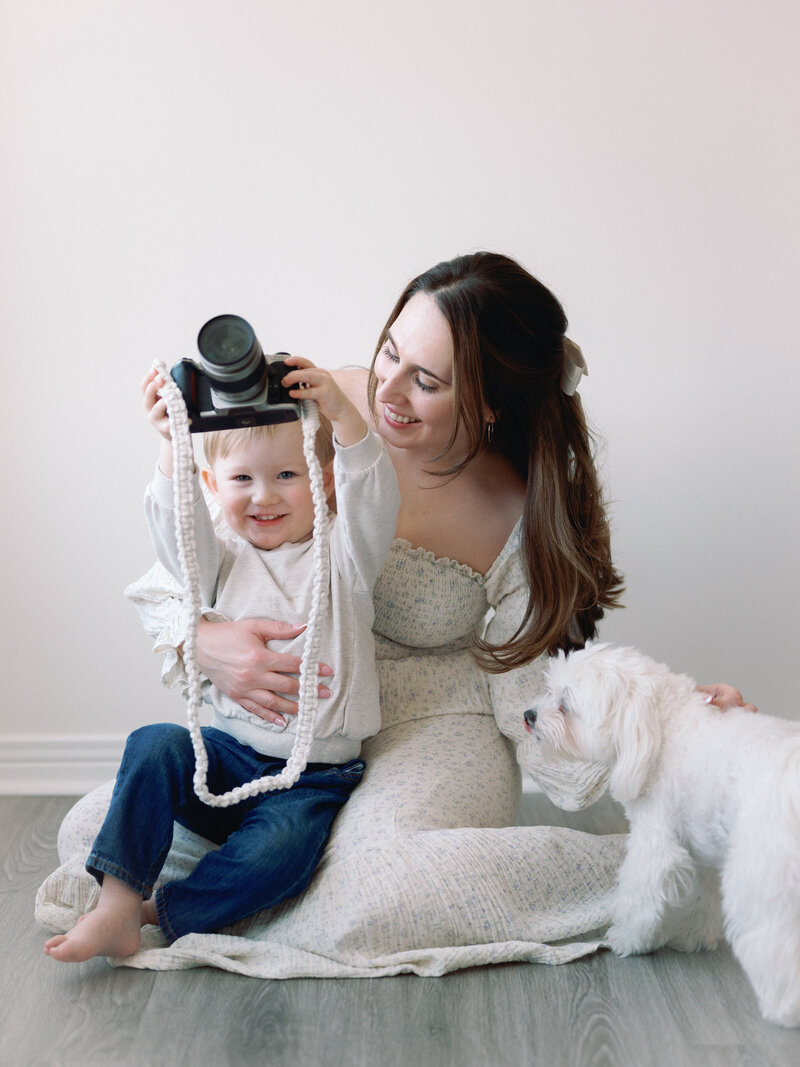 Brooke Lacombe is an Ottawa, Ontario based maternity photographer, specializing in motherhood, maternity, newborn and family fine art photography.