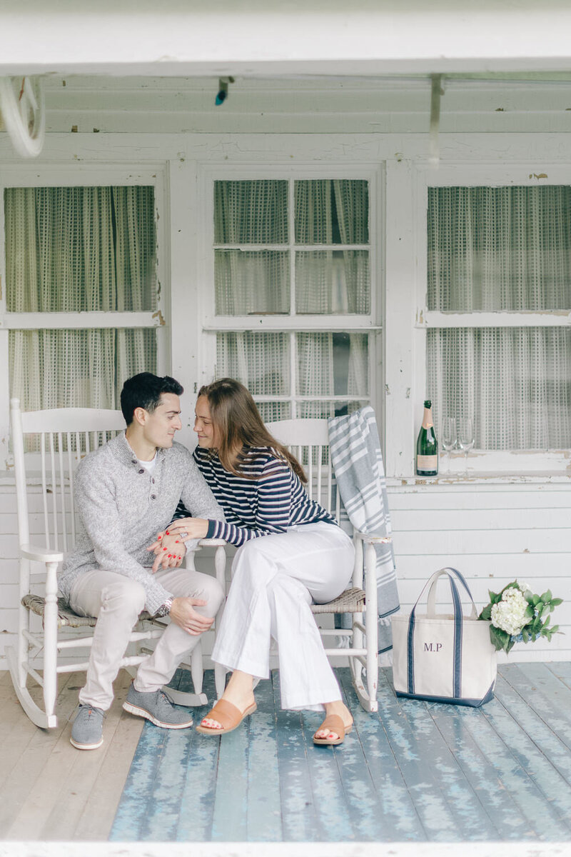 waterfront-cottage-engagement-session-montreal-junophoto