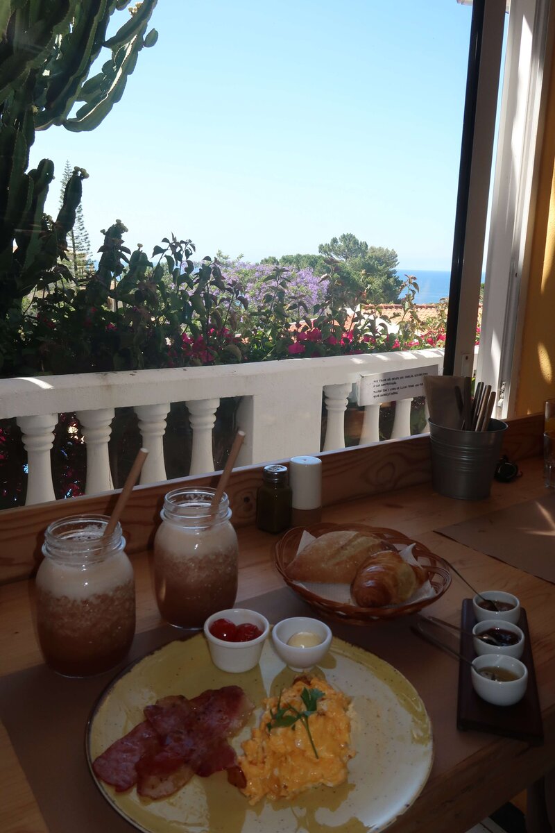 Earth shop cafe in carvoeiro