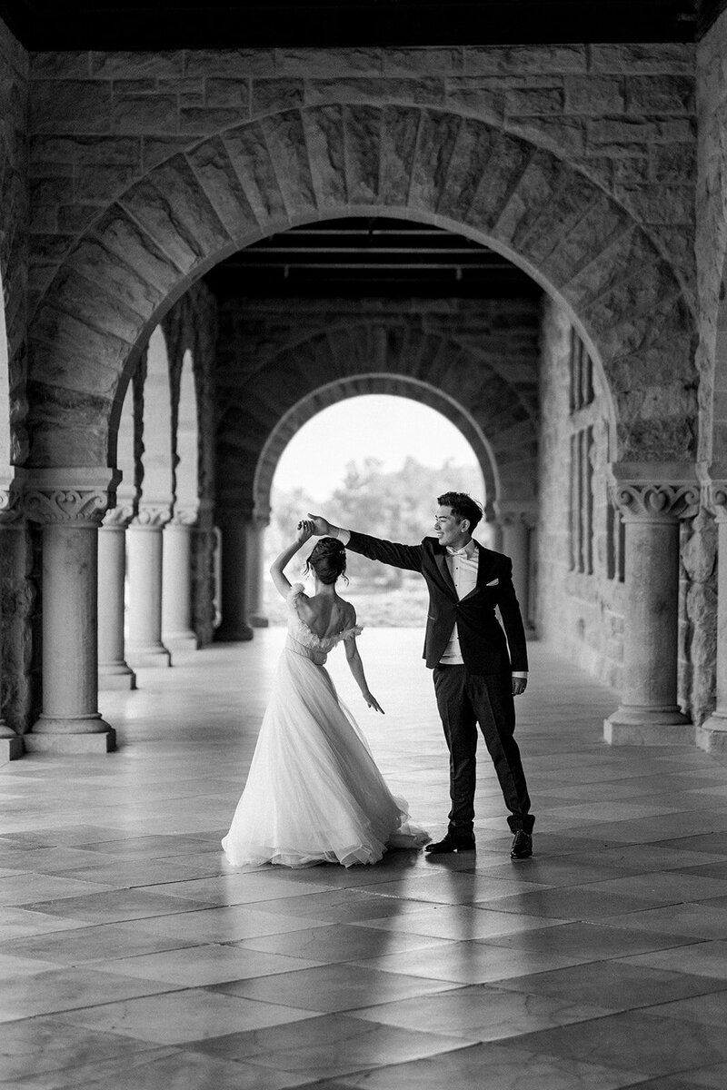 Capture the elegance of your wedding day with a romantic dance at Stanford University’s iconic arched hallways. Tiffany Longeway Photography specializes in preserving your most cherished moments in a setting that blends timeless beauty with sophisticated charm.