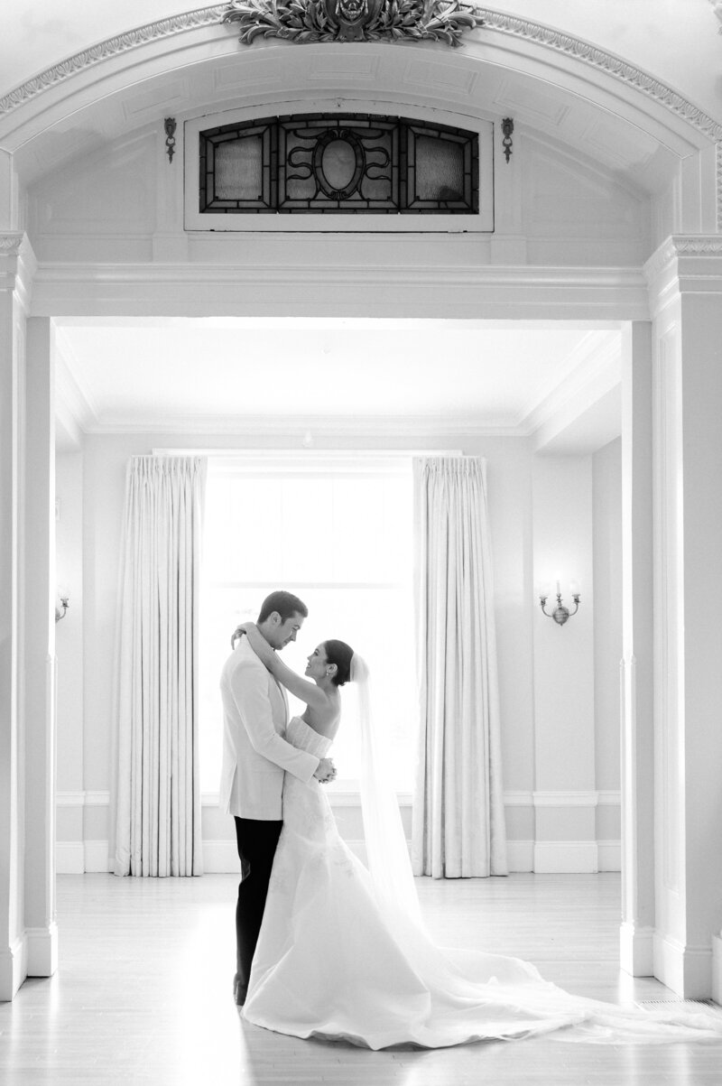 Anna Solo Photography Weddings Portraits Engagements Lifestlye Travel Photographer Global Destination Portsmouth New Hampshire Intentional Moment Driven Imagery Images-50