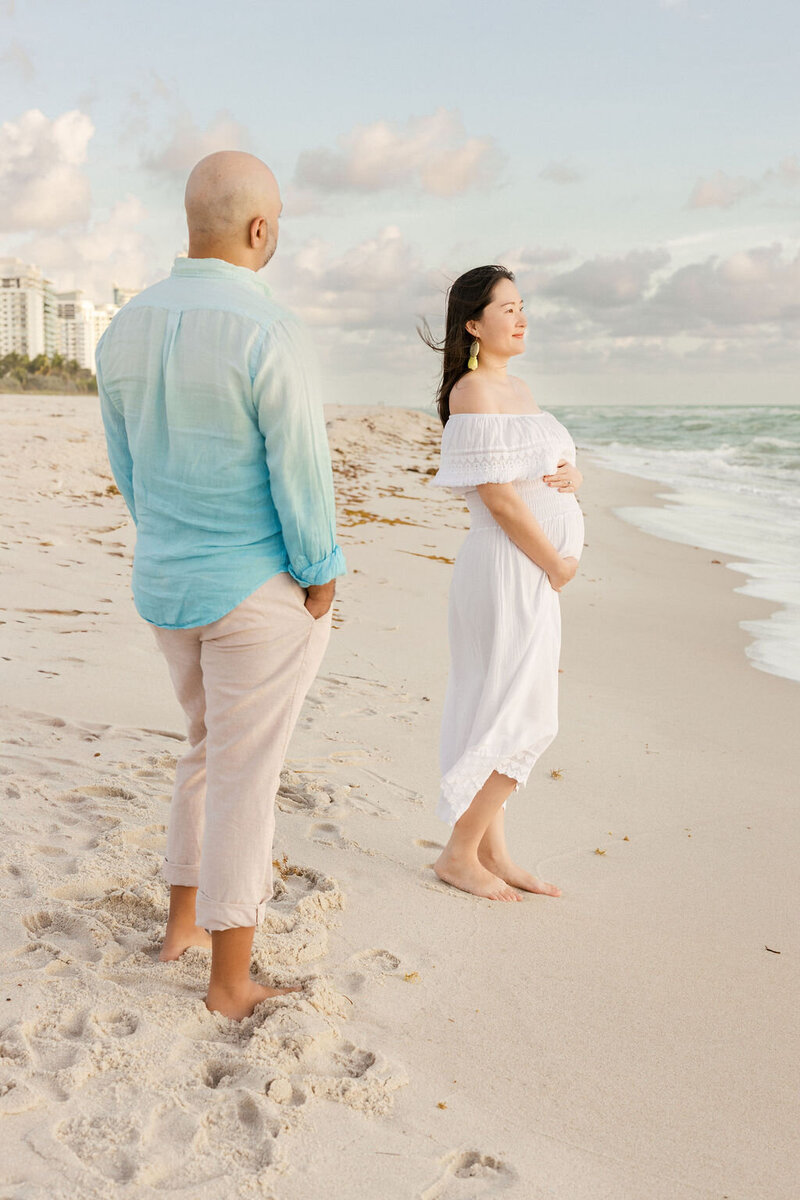 miami-beach-maternity-session-couple-expecting-baby
