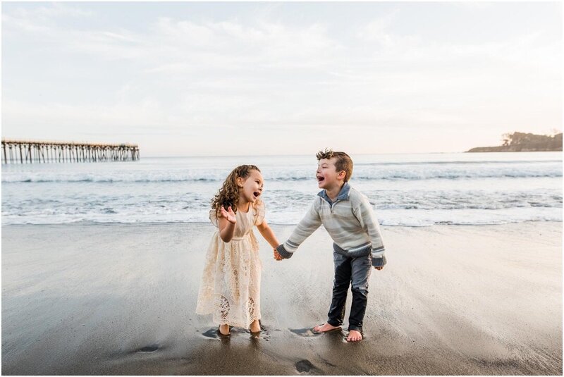 Brother and Sister holding hands at low tide on the beach. Rachel Bausch Photography. 