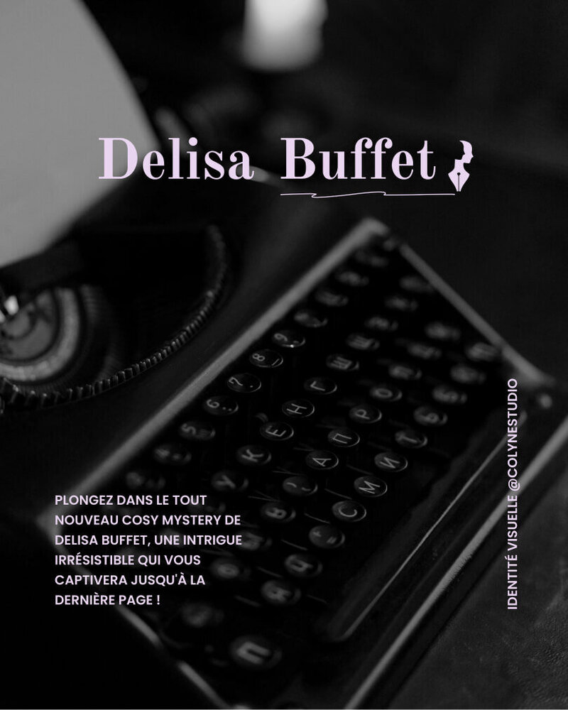 Maquette de présentation de l'identité visuelle de Delisa Buffet, qui représente une publicité pour le prochain roman de l'auteure, avec une machine à écrire, le logo de la marque et un slogan invitant à découvrir son prochain cosy mystery.
