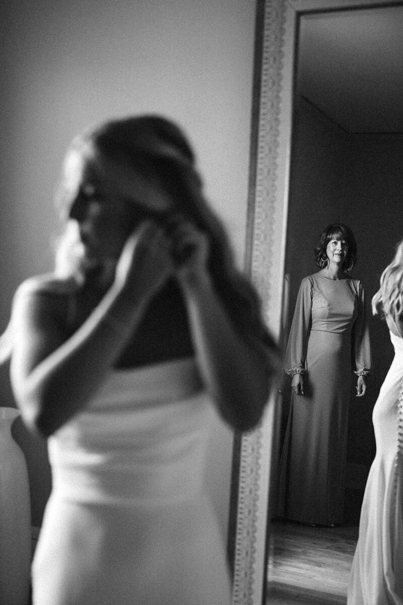 Burlington, Wisconsin wedding photographerPflum_GettingReady_0384-Copy1
