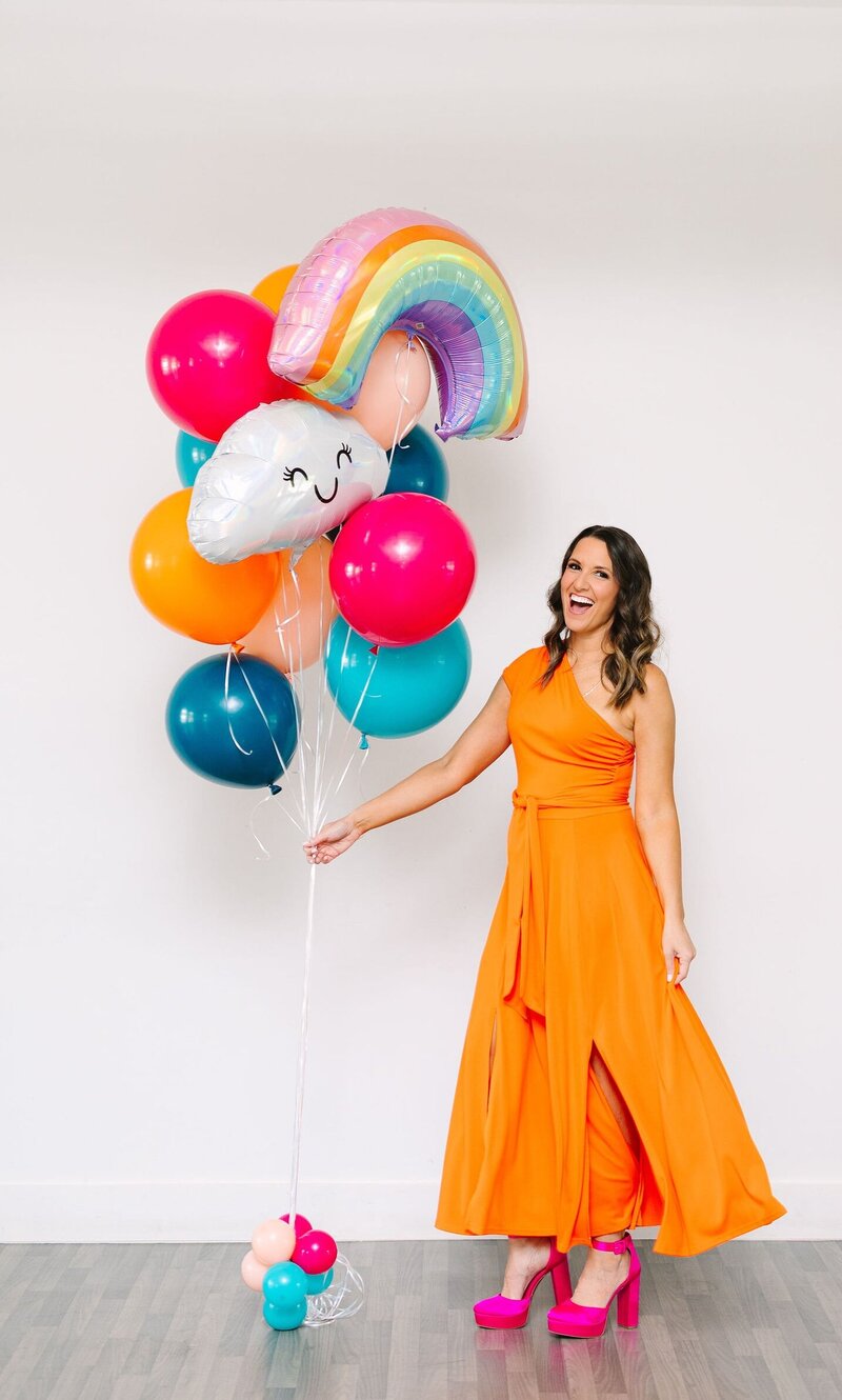 The expertise of Air with Flair Decor's Balloon Expert for seamless customization and enchanting add-ons. The celebrations with our tailored balloon installations and explore unique options to personalize your event.