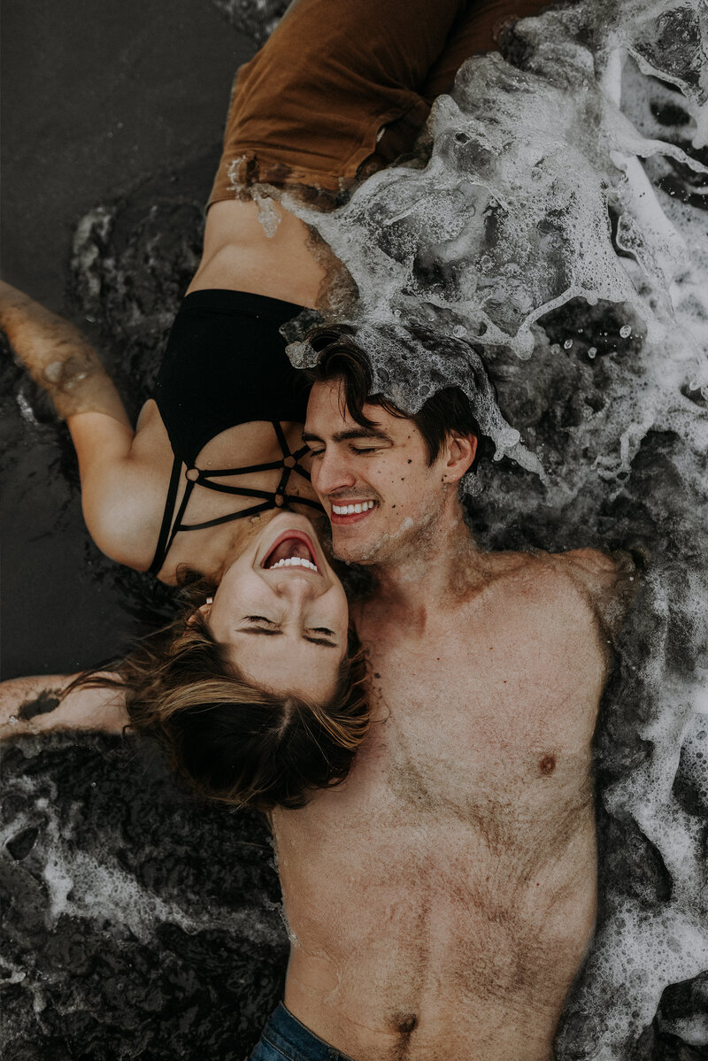 brookings-oregon-beach-couples-photos-swimming-lifestyle-elopement
