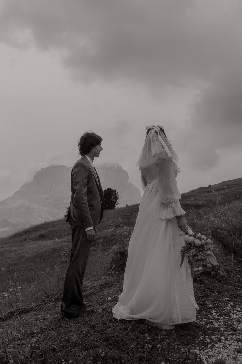 film inspired candid of couple eloping in italy mountains