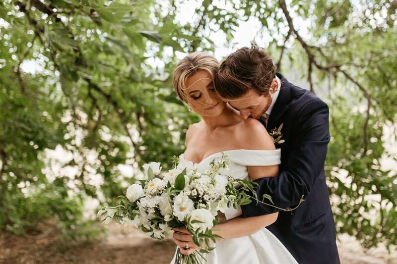 Enchanting Wooded Backdrop Hood River Wedding Photos (1)