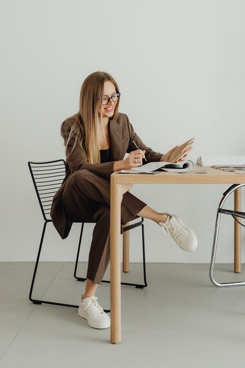 kaboompics_young-architect-woman-portrait-in-her-studio-27991
