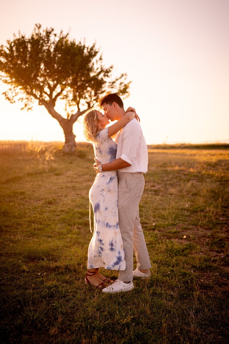 valensole photoshoot engagement couple photographer lavender fields provence