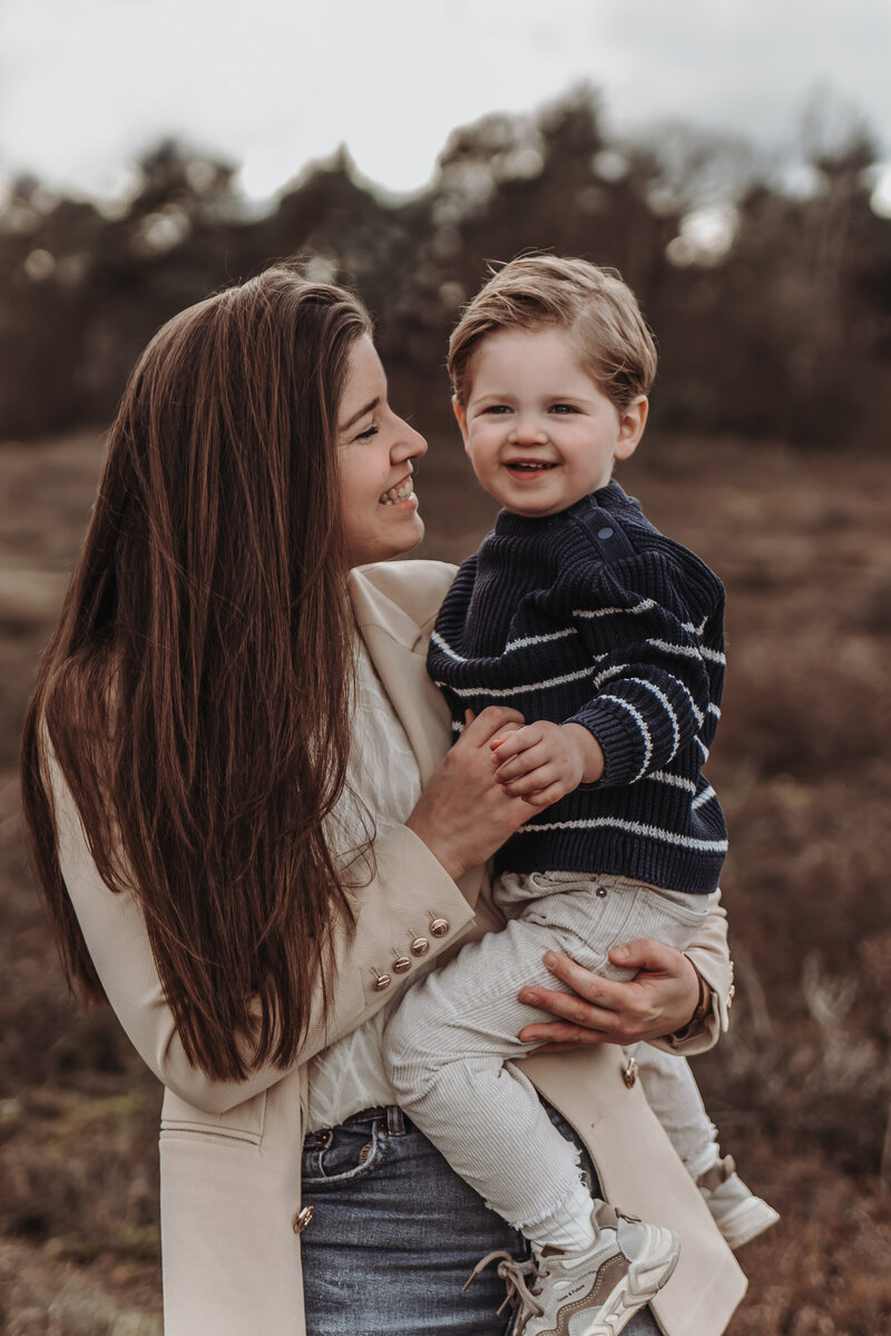 Moeder en zoon in de heide