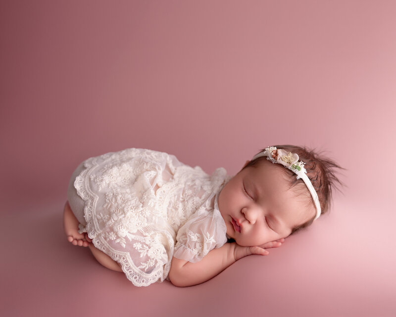 vintage-newborn-portrait-paris-ontario