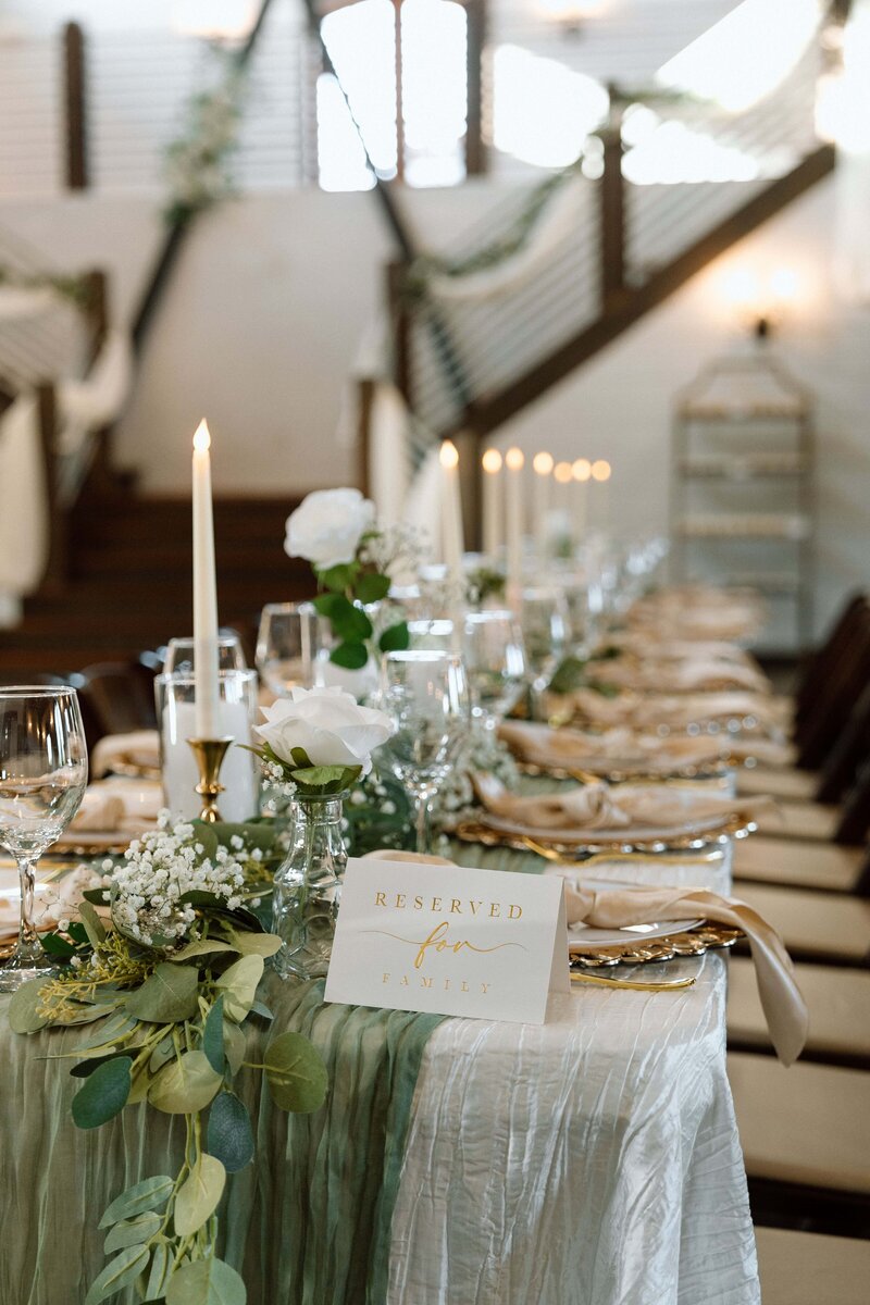 table decor at fiddle dee farms wedding in tennessee