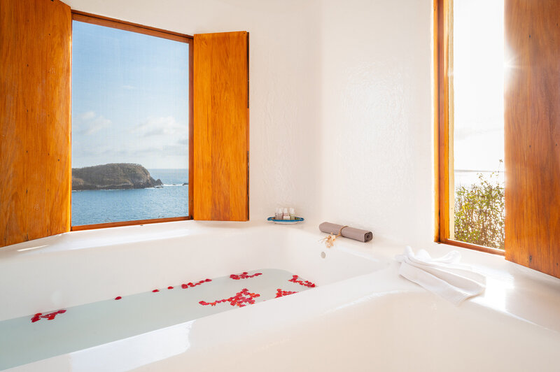 04-5-3-Sol-de-Oriente-Private-Bungalow-01-Careyes-Mexico-Bathroom-5038
