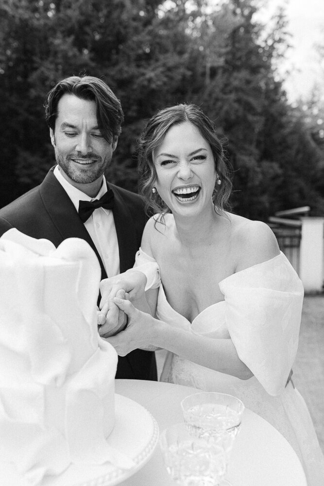 Couple-marie-coupe-gateau-mariage