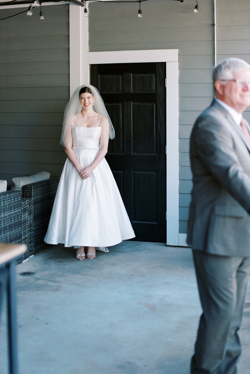 sarah-elizabeth-studio-ohio-wedding-photographer-the-landing-cummins-wedding-friday-first-look-dad-3