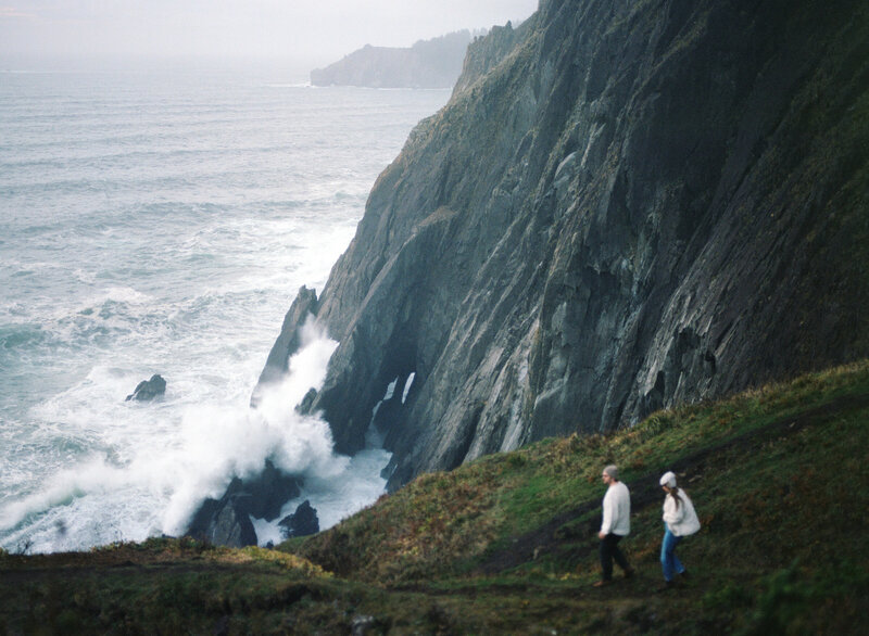 Engagement photography on Oregon Coast cliffs