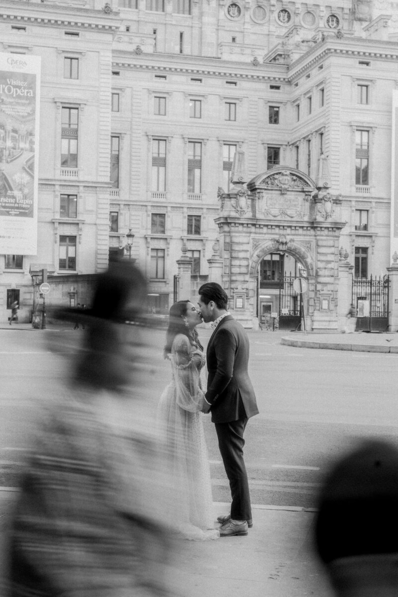 102-Destination-Wedding-Elopement-Photographer-Paris-Cinematic-Editorial-Luxury-Fine-Art-Lisa-Vigliotta-Photography