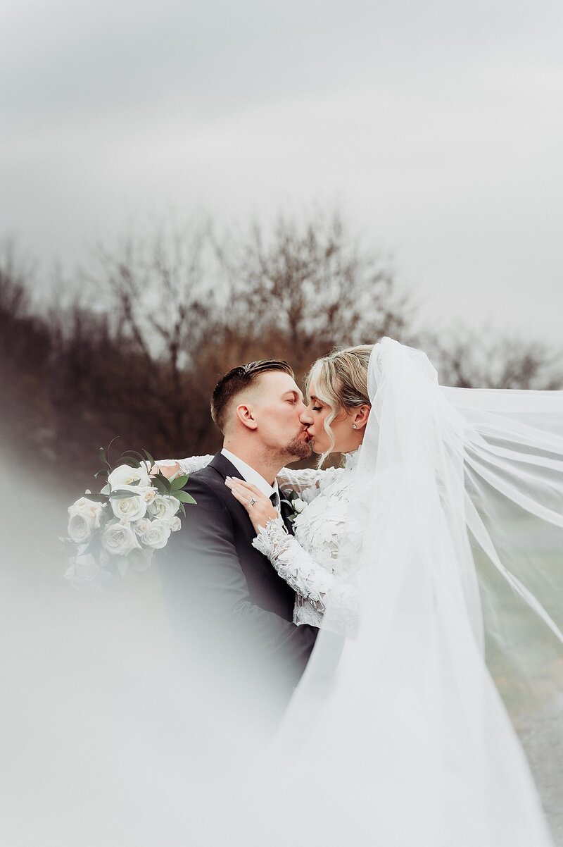 Romanitc Veil Bride + Groom