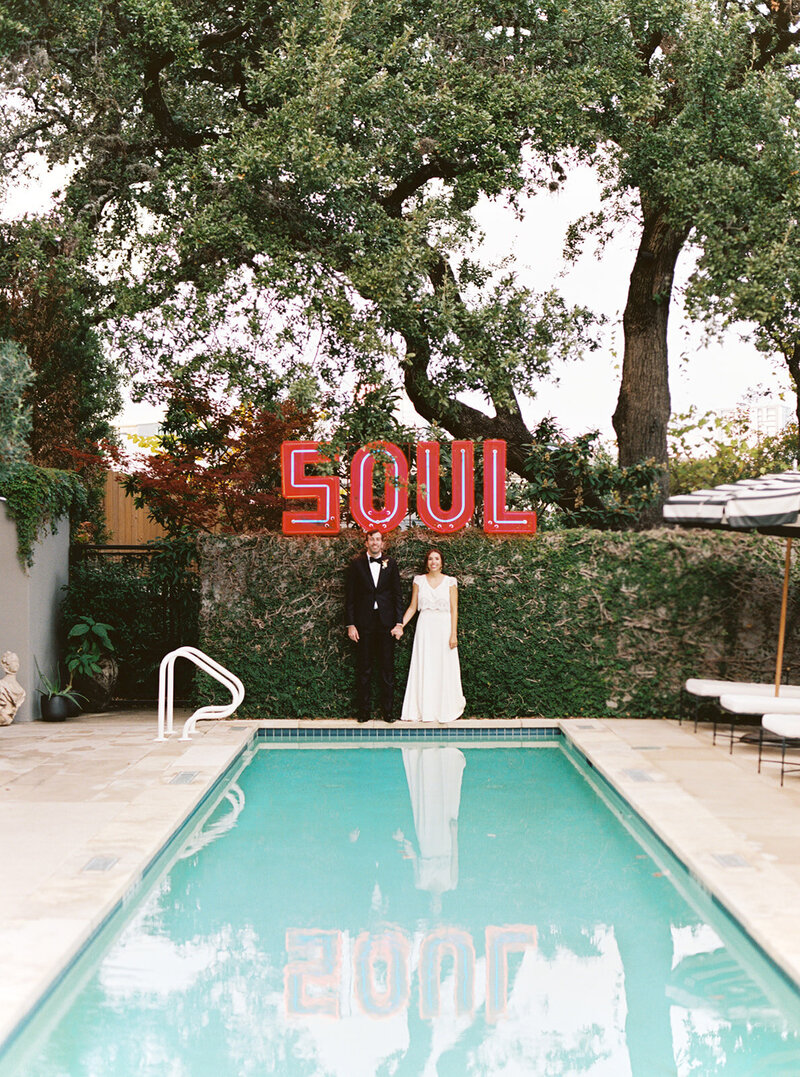 Intimate-Austin-WeddingJennZach-Preview-featherandtwine-116