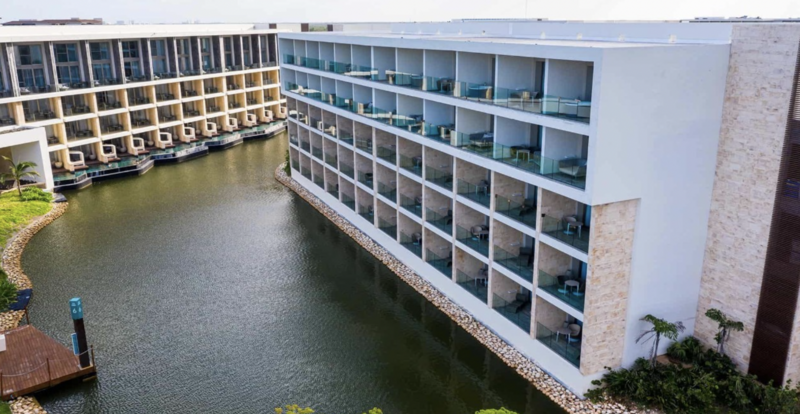 Junior Suite Garden : Lagoon Views Building