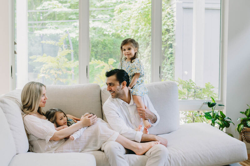 Rowan-newborn-living-room-chevy-chase-village-md
