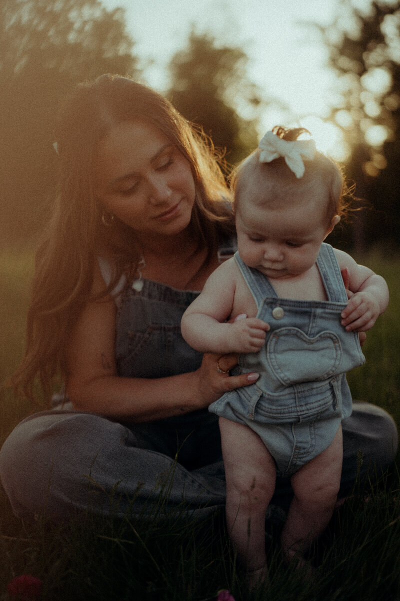 Timeless Pittsburgh family photographer preserving candid, emotive moments for parents wanting nostalgic, love-filled memories.