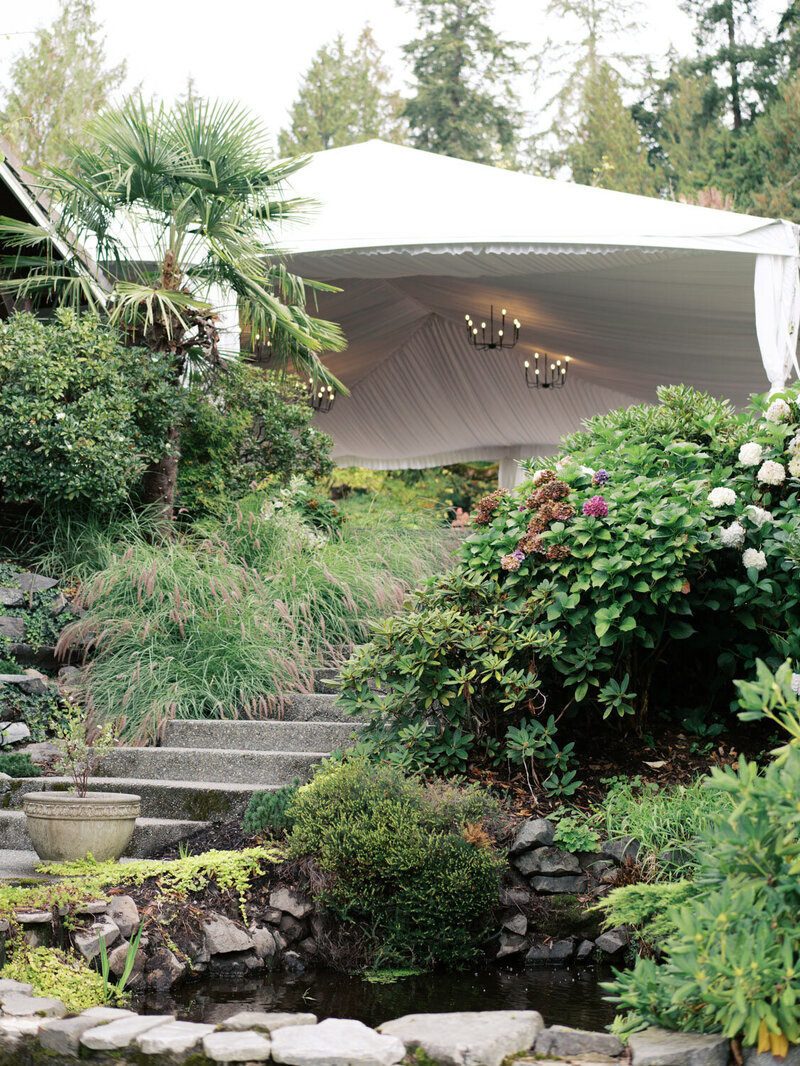 Elegant garden at Chateau Lill
