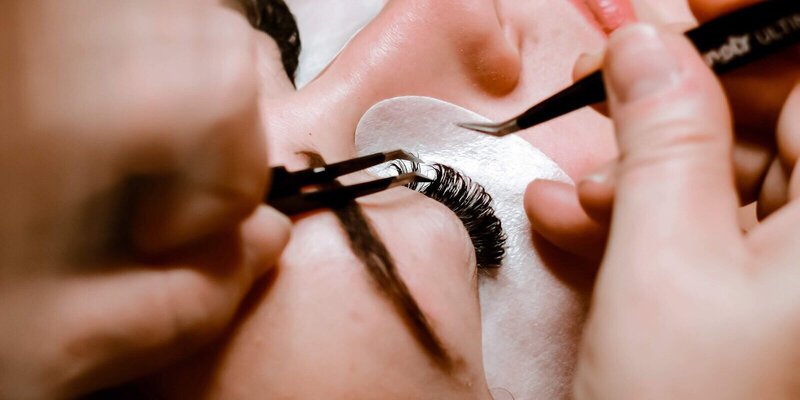 lash artist applying eyelash extensions