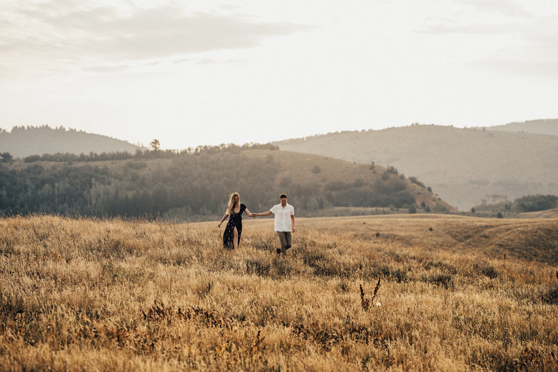 engagement photos at golden hour