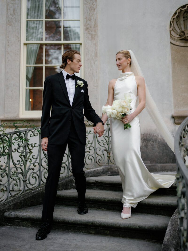 Bride and groom portrait at The Swan House wedding venue in Atlanta