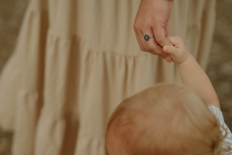 mother-holding-infant-hand-family-photo-oregon.jpg