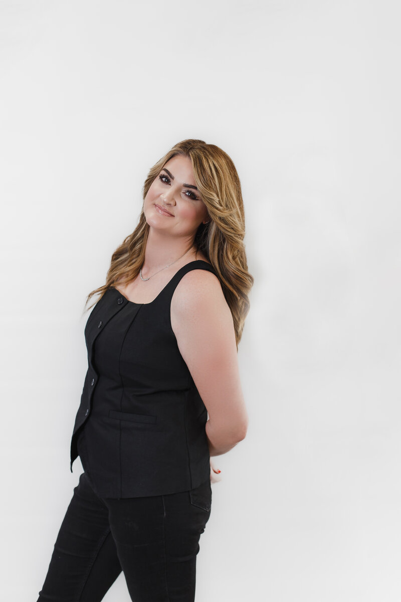 Lindsay hair stylist santa clarita hair salon Echelon Salon.  