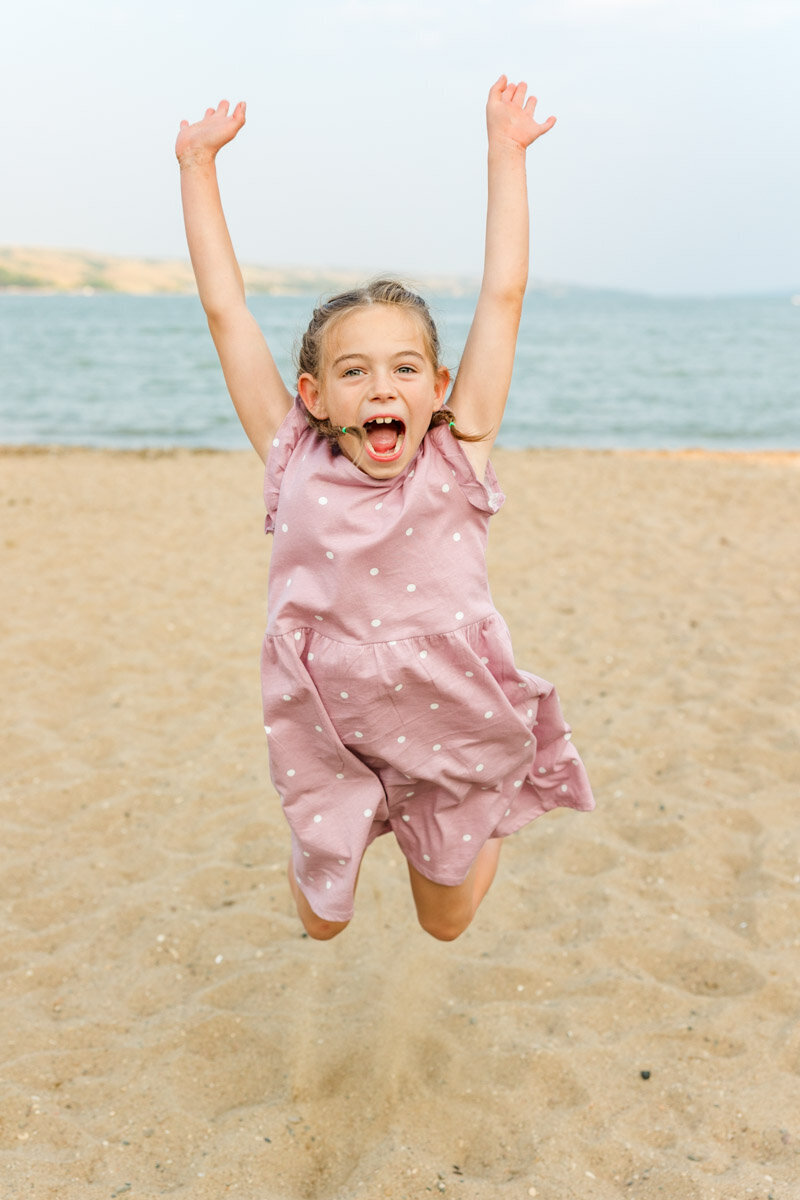2023 Krystal-Moore-Photography-Buffalo-Pound-Family-Beach-Session-20