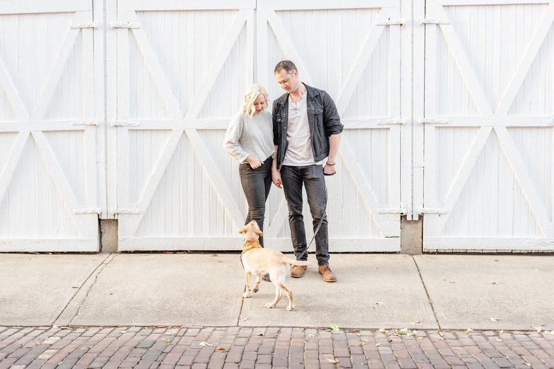 in-home-lifestyle-anniversary-photos-with-a-new-lab-puppy-in-german-village-ohio_1572