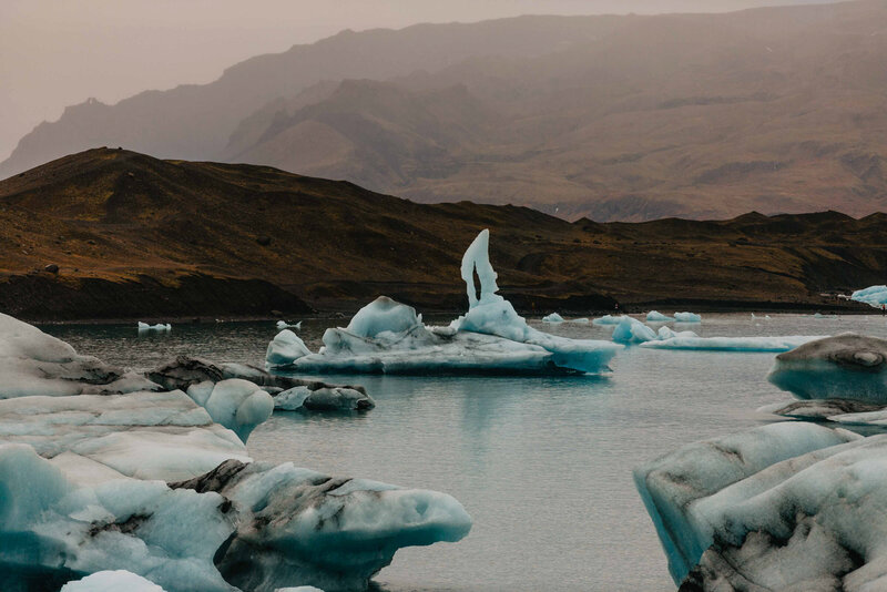 Iceland elopement at Jökulsárlón Glacier Lagoon with floating icebergs