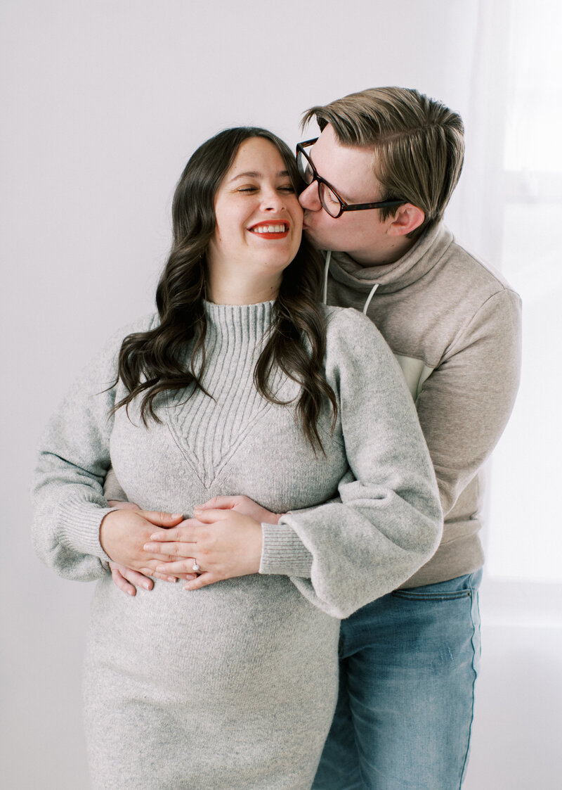 pregnancy photos with mom and dad