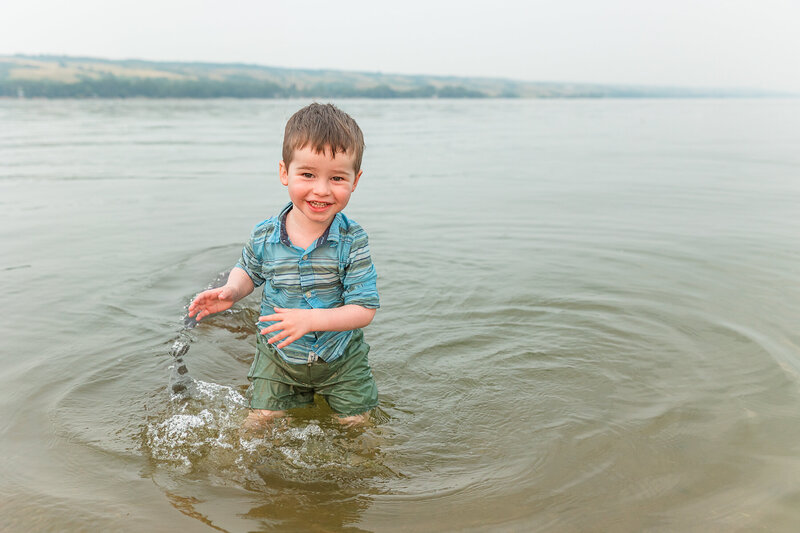 2024 krystal-moore-photography-buffalo-pound-beach-mini-mom-and-son-22