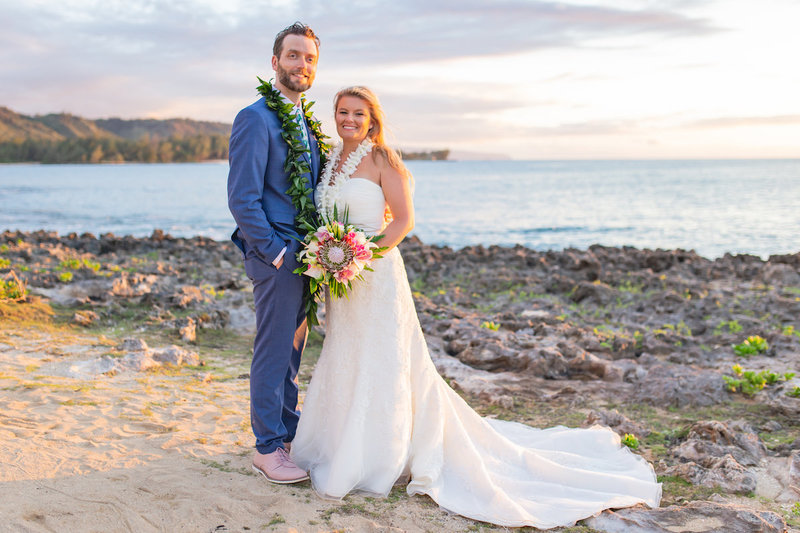 https://static.showit.co/800/E7vdI7UFTSSPyLOX90rEJg/67973/oahu_beach_wedding_location_kulima_cove_1.jpg