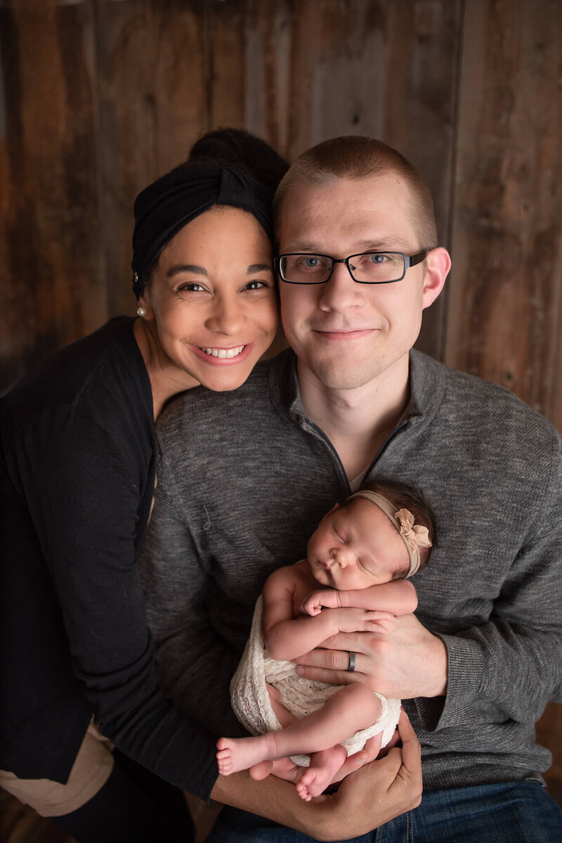 Slinger Wisconsin Newborn Photo family in studio | Glory Be Photography by Tara Bos