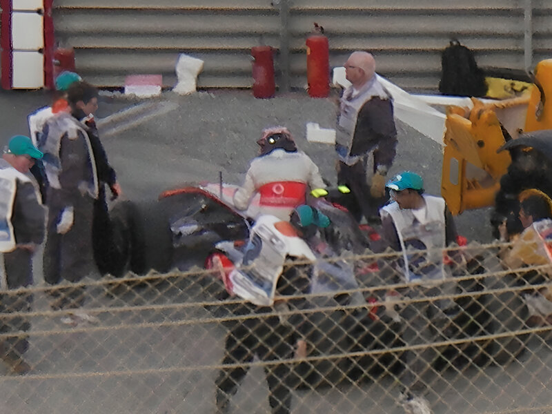 Lewis Hamilton retiring his 2009 Mclaren from the Abu Dhabi Grand Prix